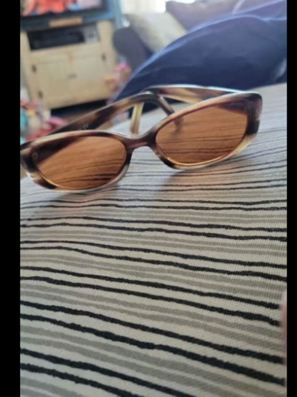 Womens sunglasses. I believe they are prescription. Al5504 135 3N